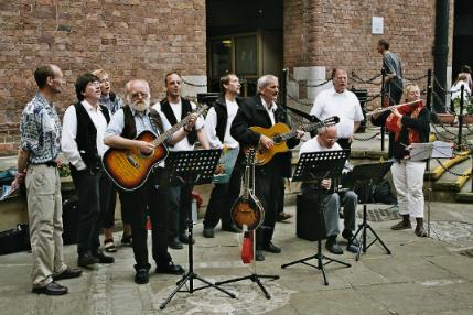 Hart Backbord beim Mersey-River Festival 2002 in Liverpool